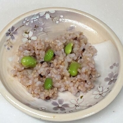 こんばんは✨
玄米と黒米で、枝豆ご飯炊きました☘️とてもおいしかったです♥️
素敵なレシピ、ありがとうございます(*´∇｀)ﾉ